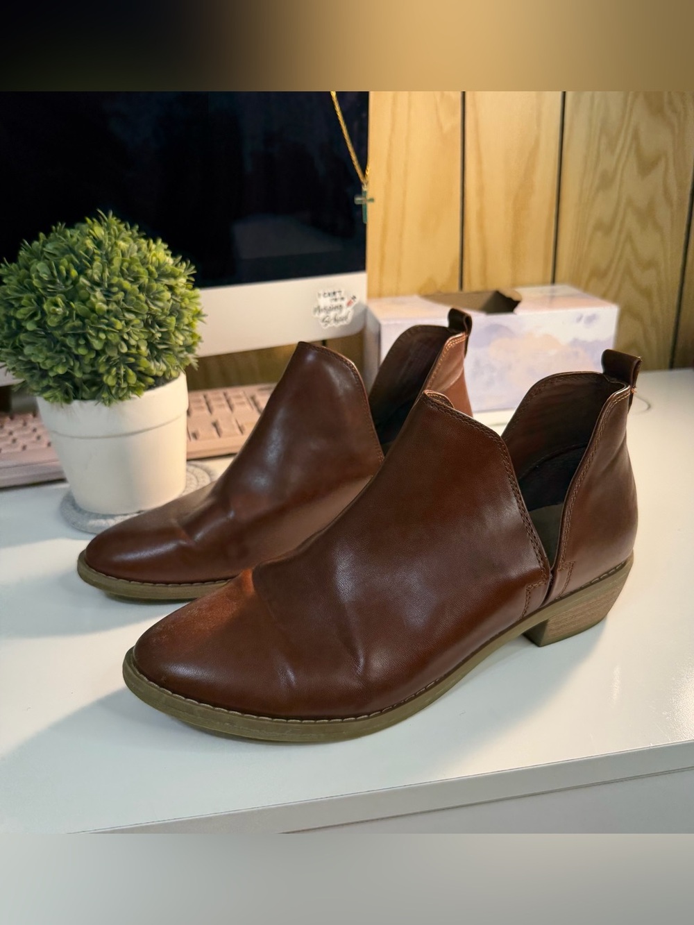 Universal Thread Brown Ankle Booties 🤎